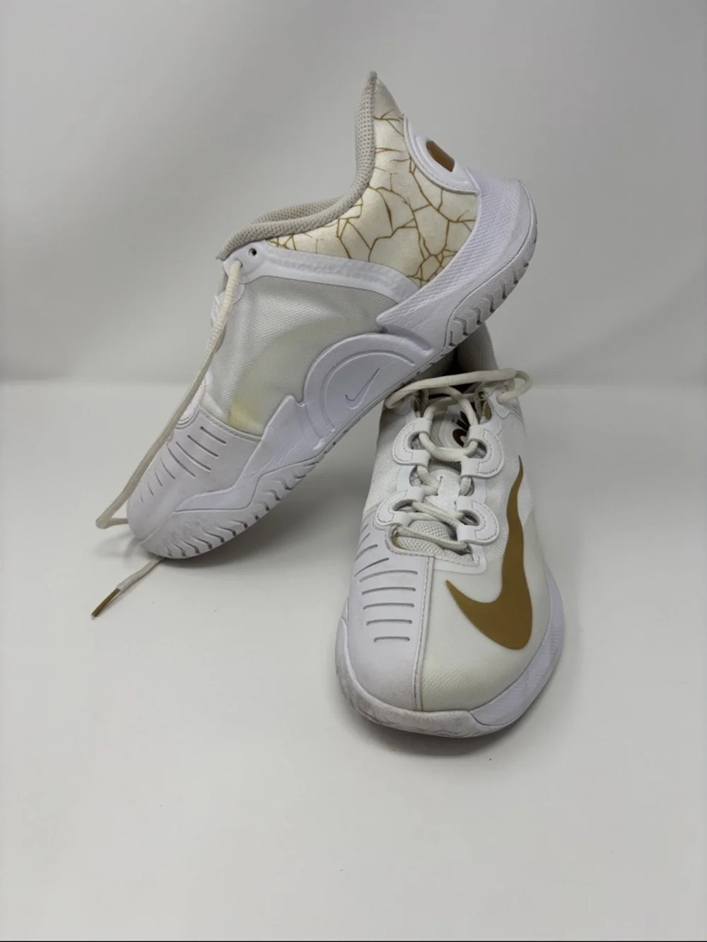 Nike | White Sneakers‎ with Gold Swoosh air zoom court DX0341-100 8.5